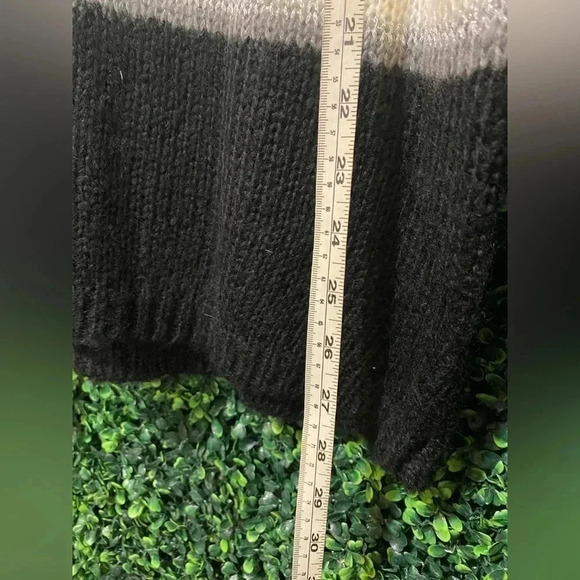 Gilli | Boutique | Show The Truth Colorblock Sweater - Size Medium - Picture 8 of 9